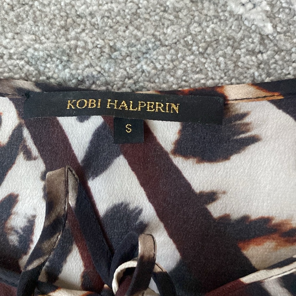 Kobi Halperin 100% Silk Fallon Animal Print Mix
Leopard-Print Blouse - Picture 4 of 8